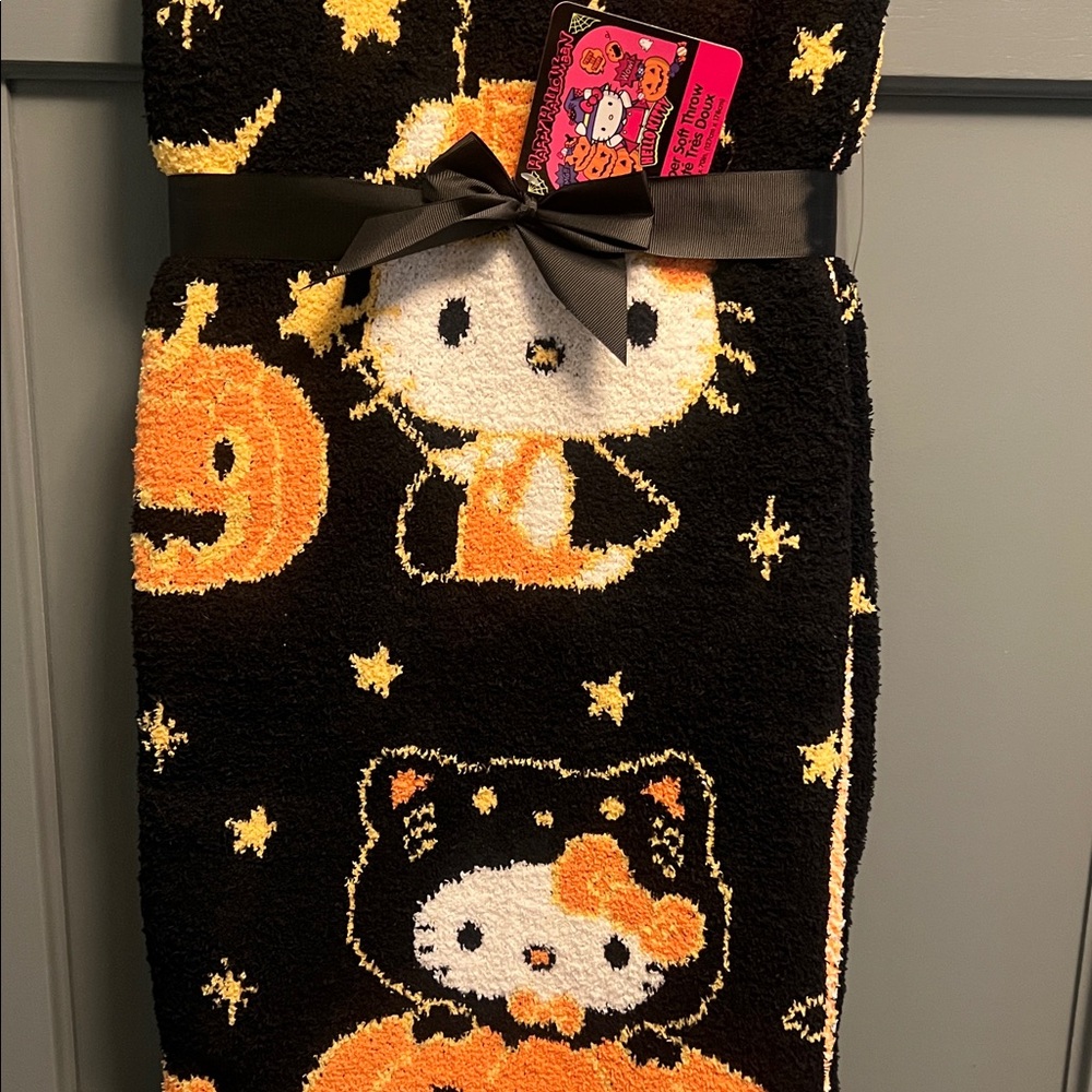 BNWT Hello Kitty Halloween Super soft throw